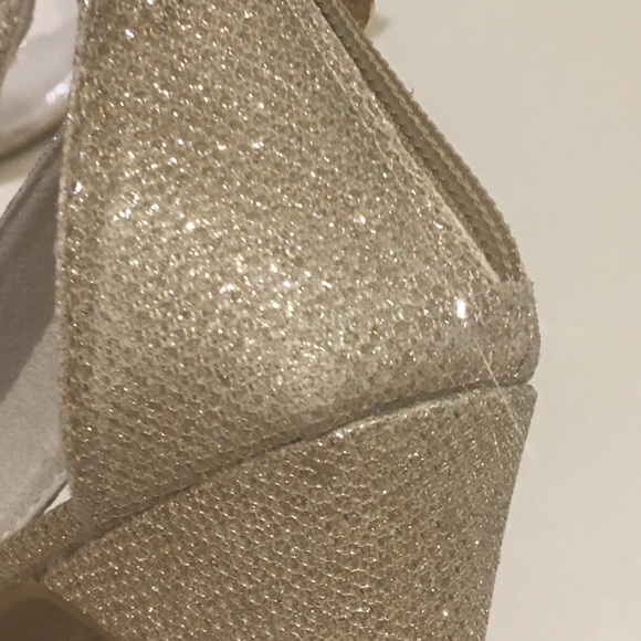 Stuart Weitzman Gold Heels - Picture 4 of 10